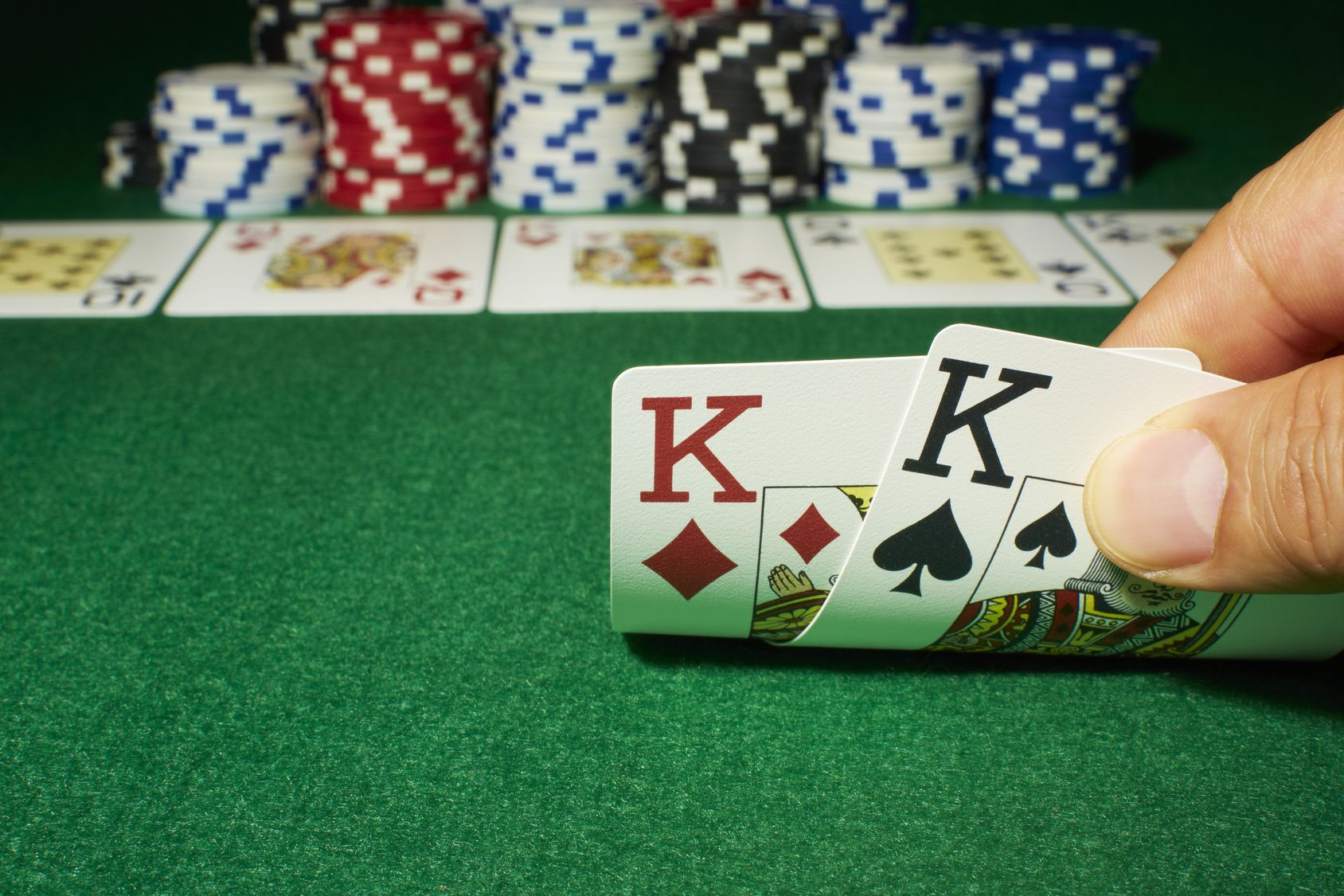How to Build Poker Skillset – 8Xbet